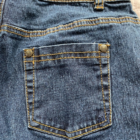 DG2 Strait Leg Size 2 Mid Rise Jeans With Lace Bottom Detail - Picture 10 of 12